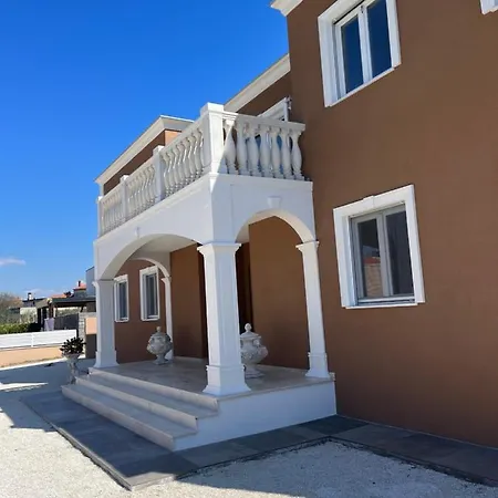 Homestay Silvia - *