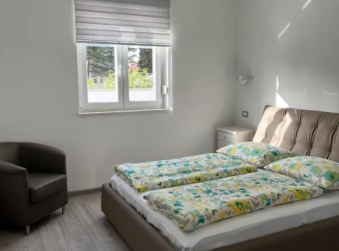 Privatunterkunft Silvia - *